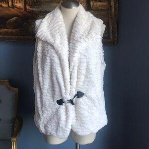 DB cream fluffy soft cozy flowy trendy classic vest, black toggle closure Sz XL